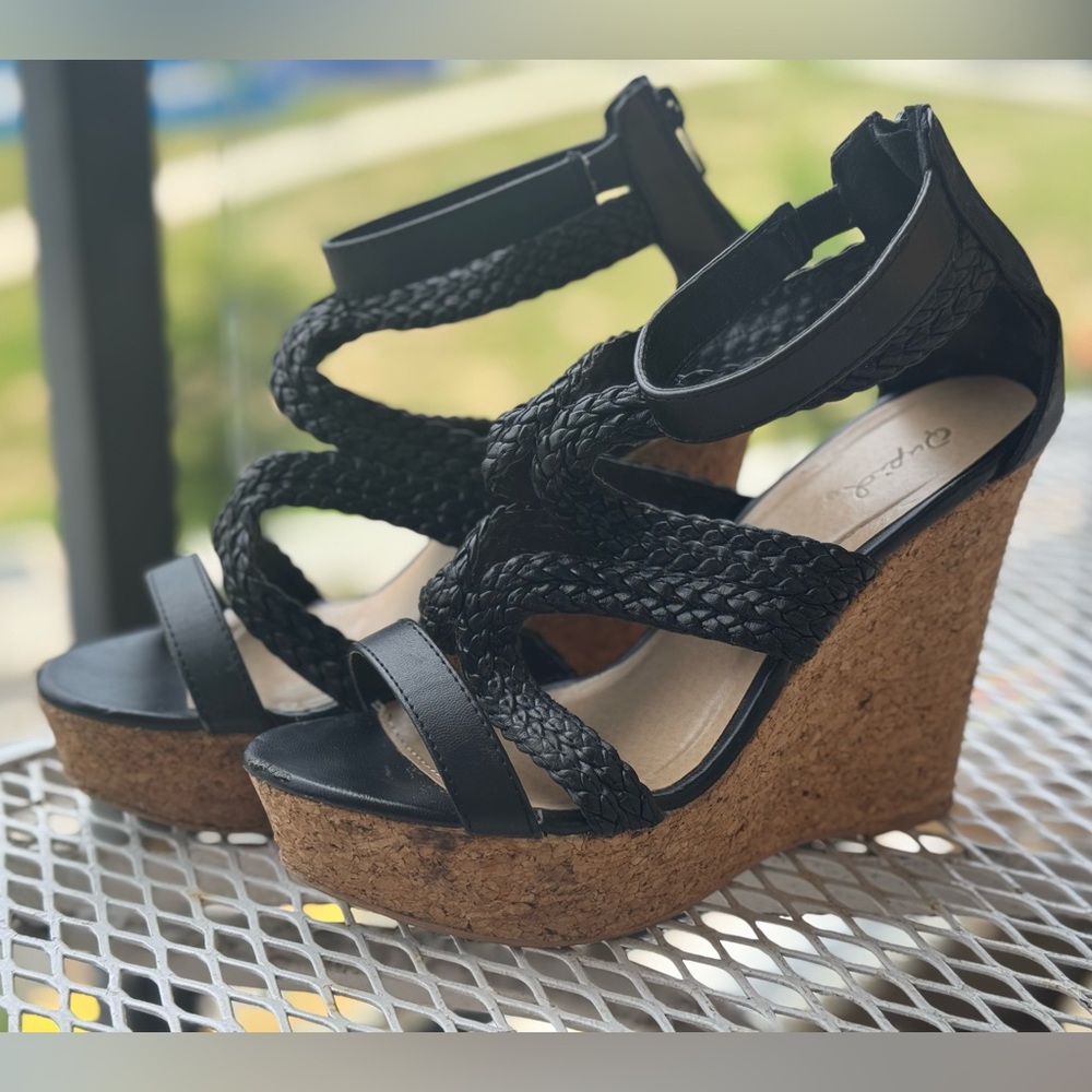 Qupid Black Braided Wedge Sandals sz7.5